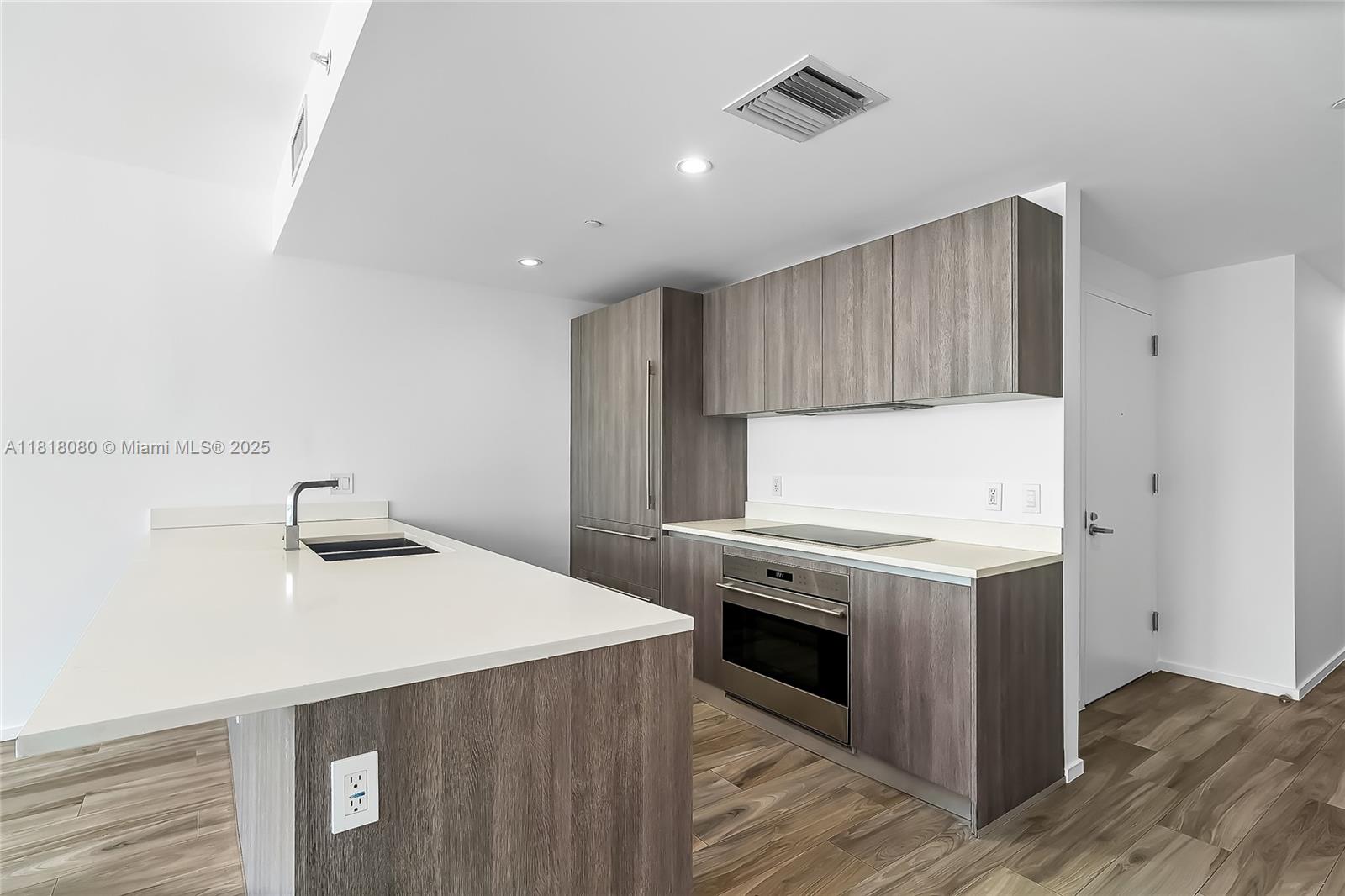 801 S Miami Ave #3704, Miami FL 33130