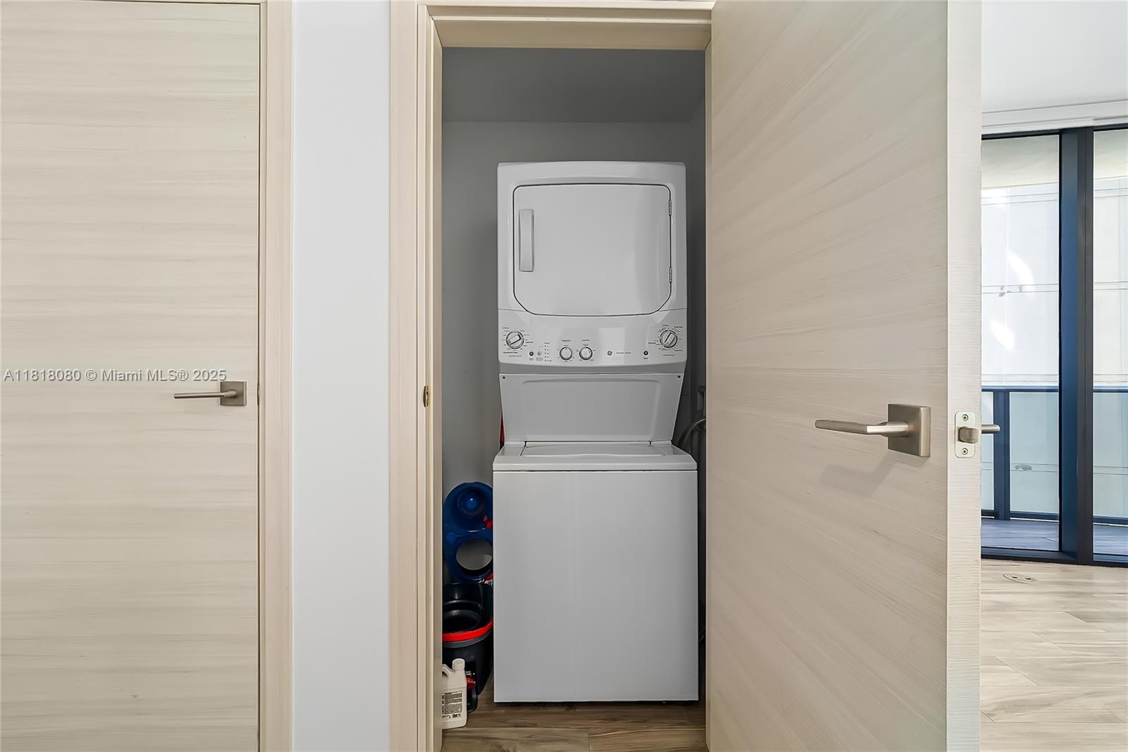 801 S Miami Ave #3704, Miami FL 33130