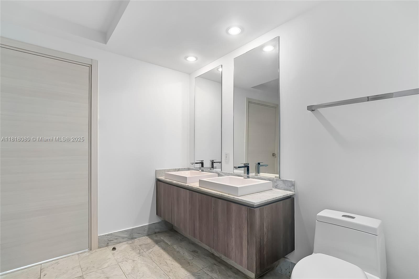 801 S Miami Ave #3704, Miami FL 33130