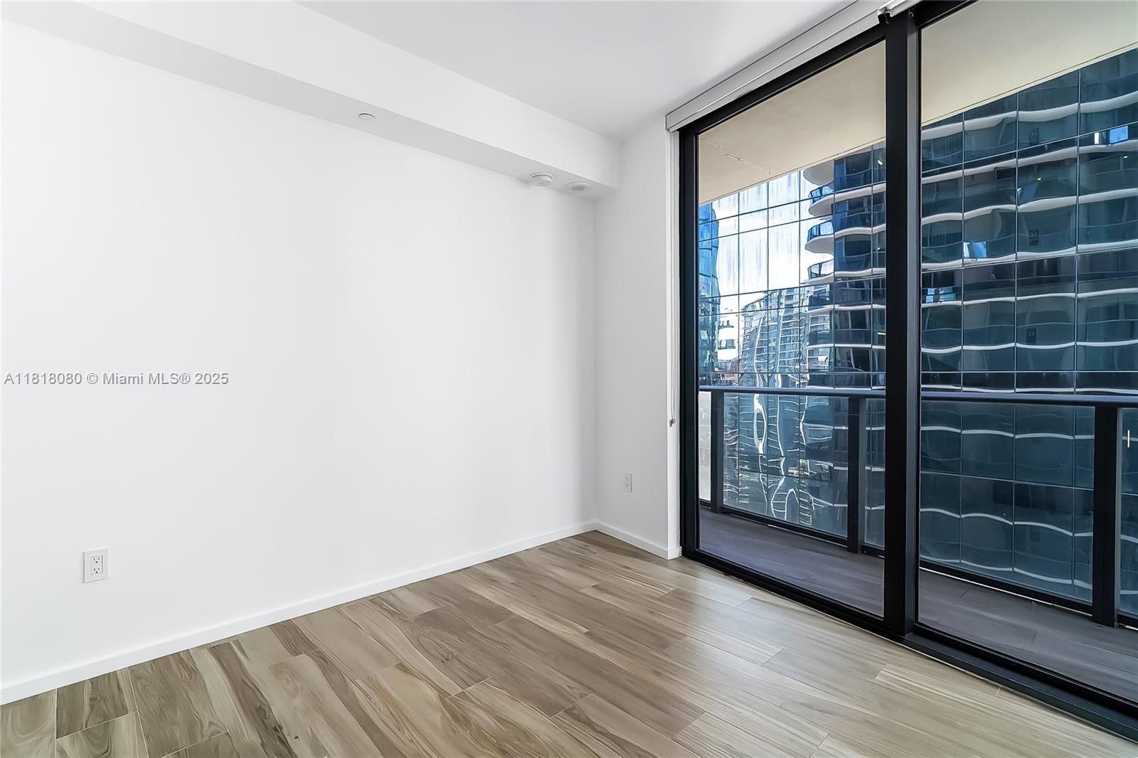 801 S Miami Ave #3704, Miami FL 33130