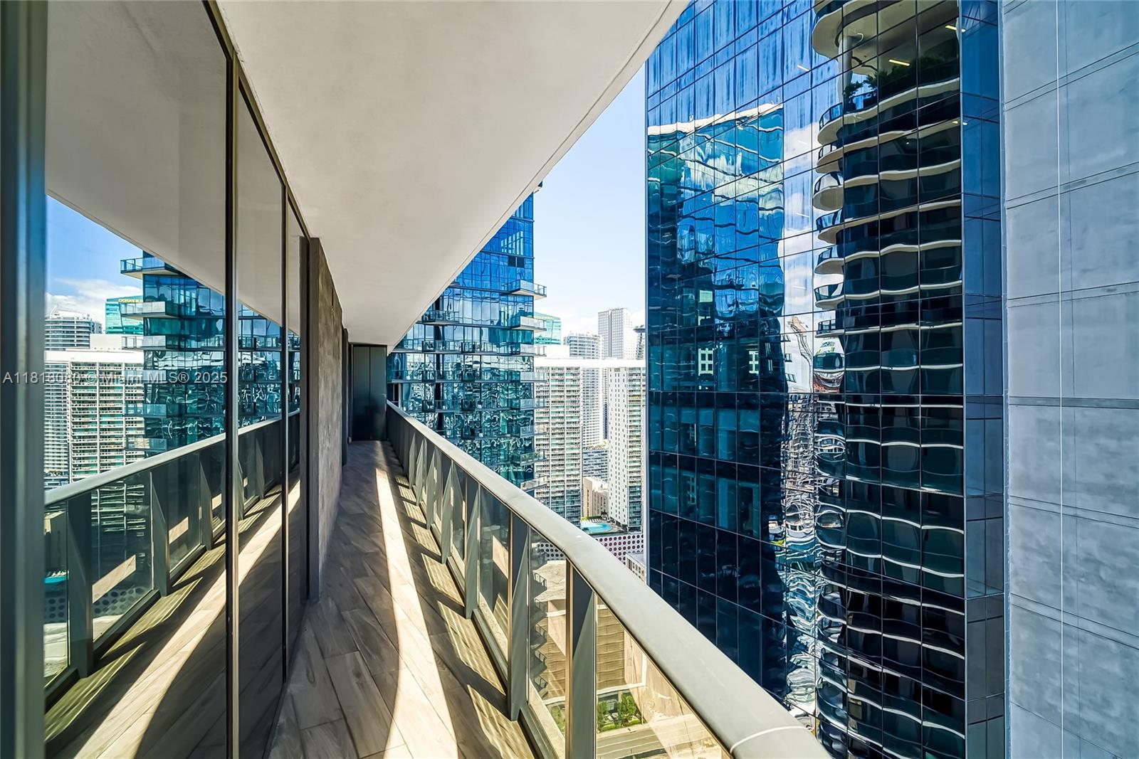 801 S Miami Ave #3704, Miami FL 33130