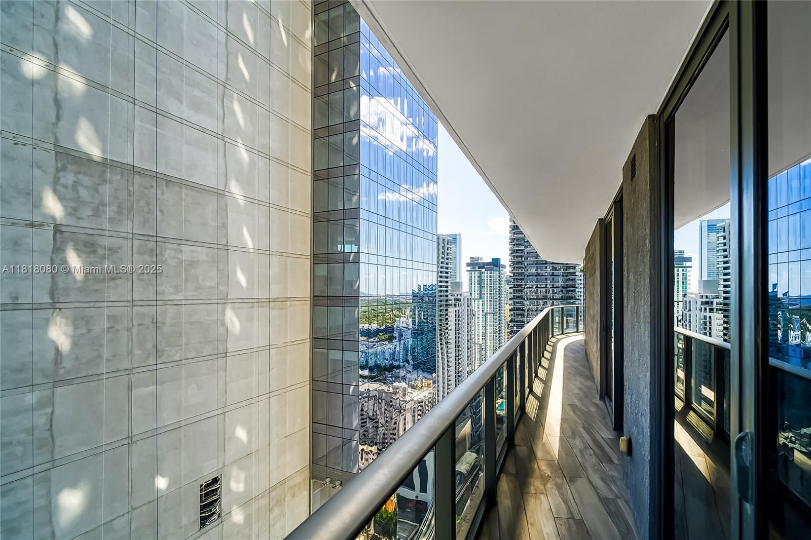 801 S Miami Ave #3704, Miami FL 33130