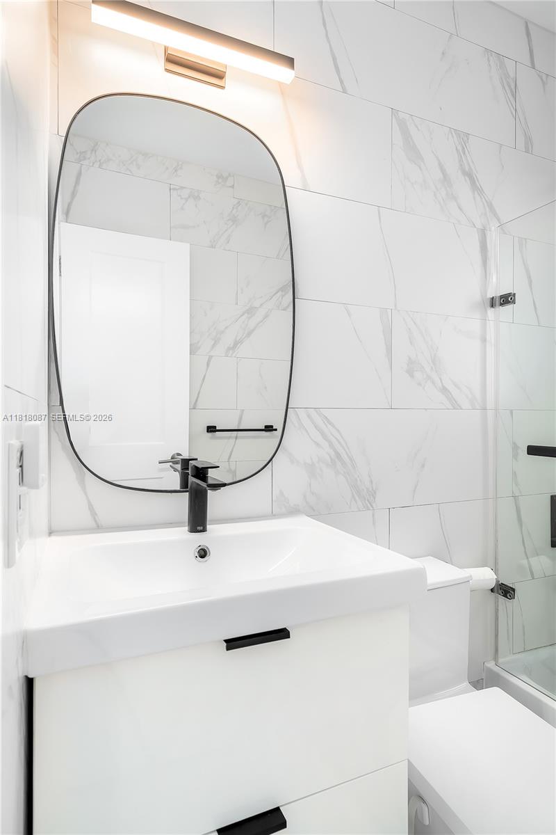 719 W 51st St, Miami Beach FL 33140