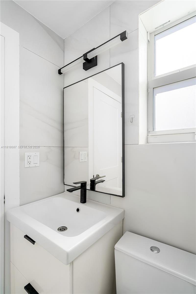 719 W 51st St, Miami Beach FL 33140