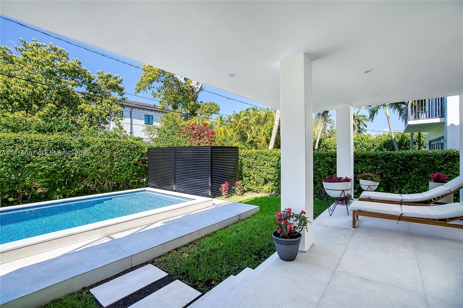 719 W 51st St, Miami Beach FL 33140