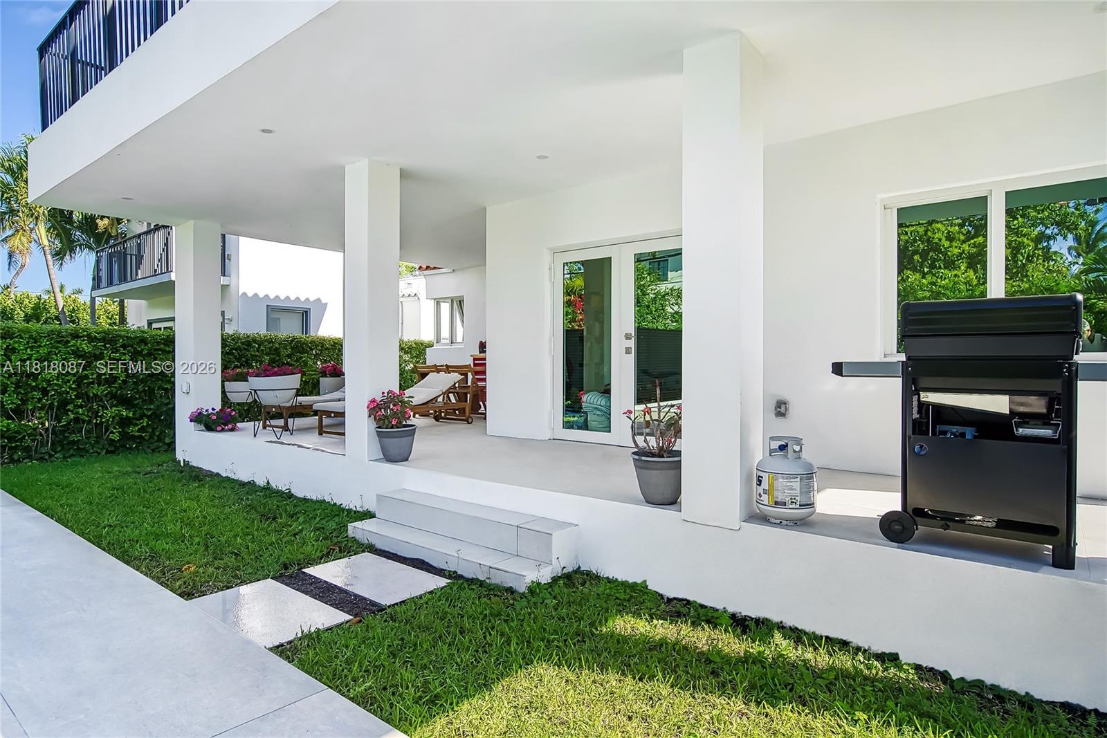 719 W 51st St, Miami Beach FL 33140