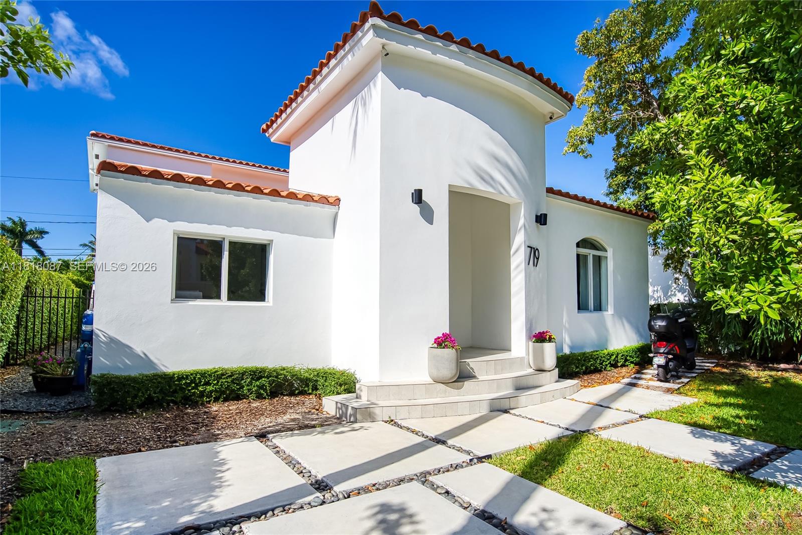 719 W 51st St, Miami Beach FL 33140