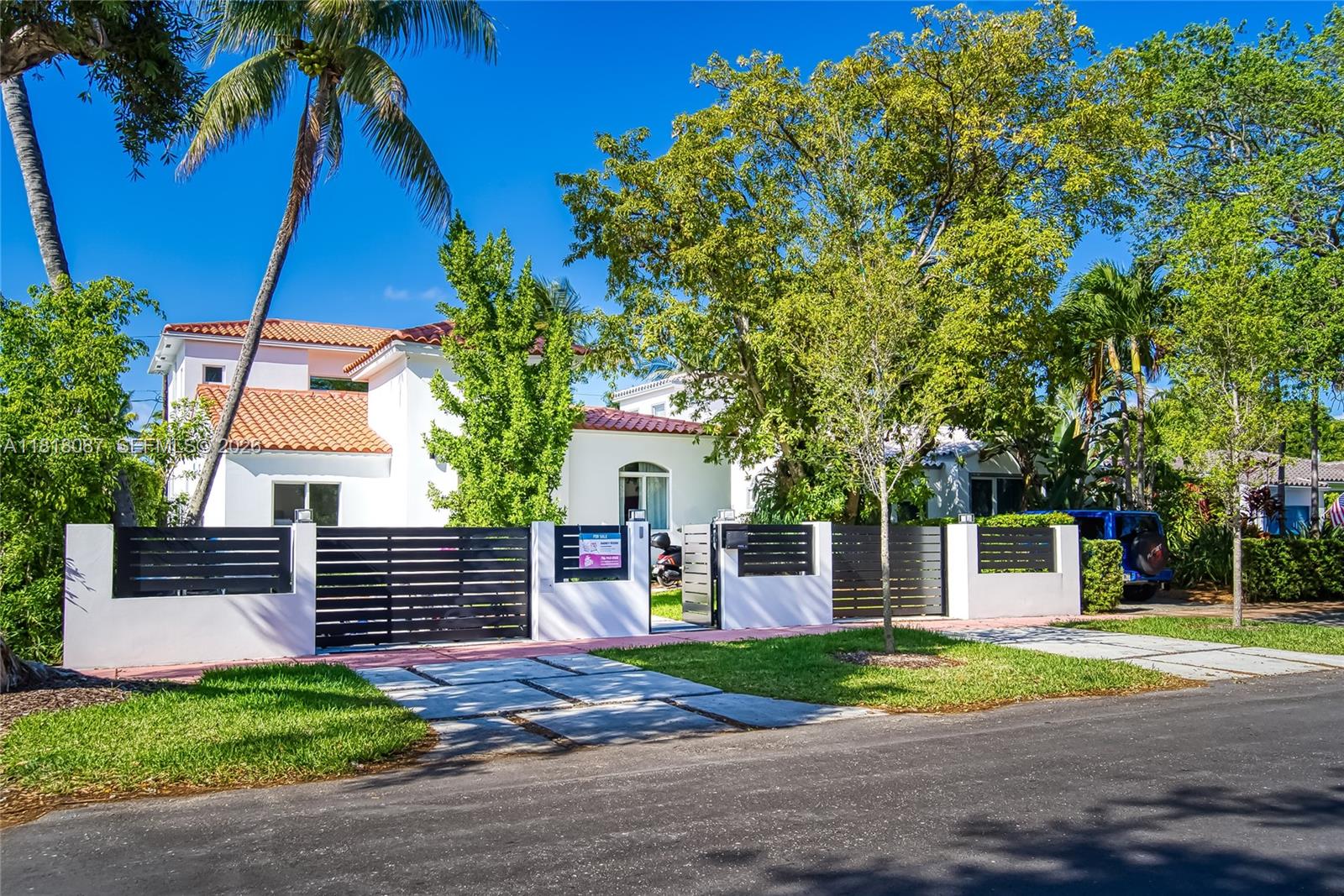 719 W 51st St, Miami Beach FL 33140