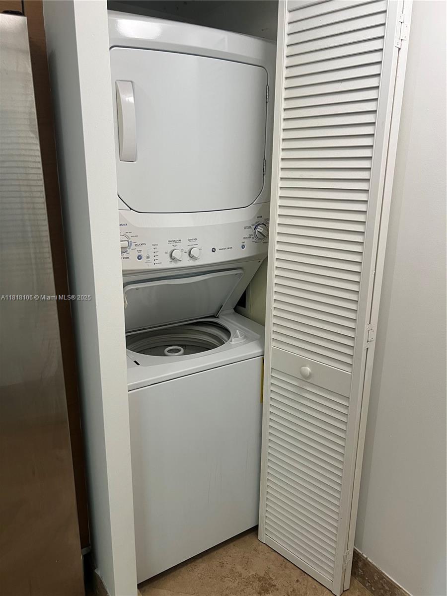 31 SE 5 ST #3004, Miami FL 33131