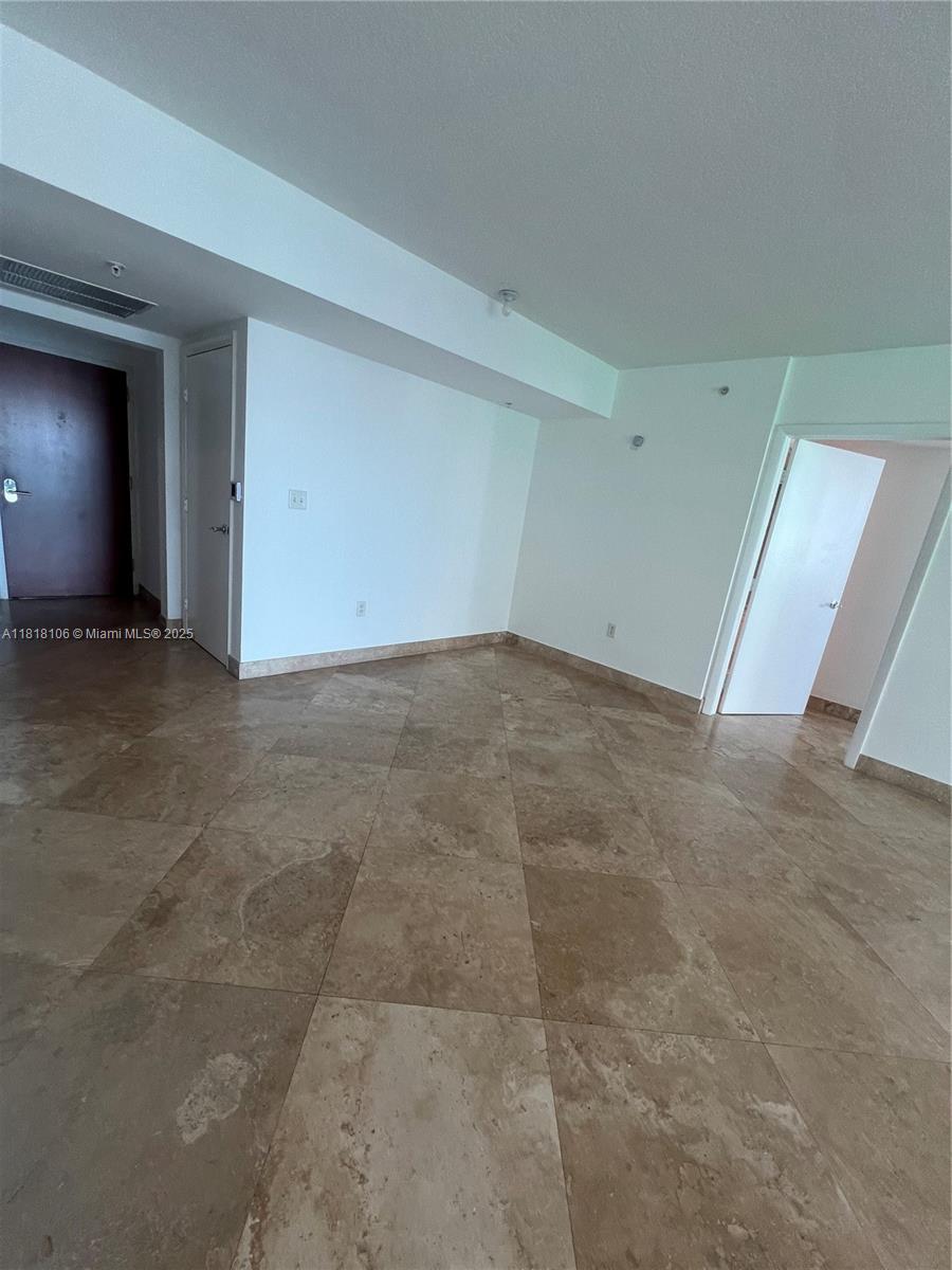 31 SE 5 ST #3004, Miami FL 33131