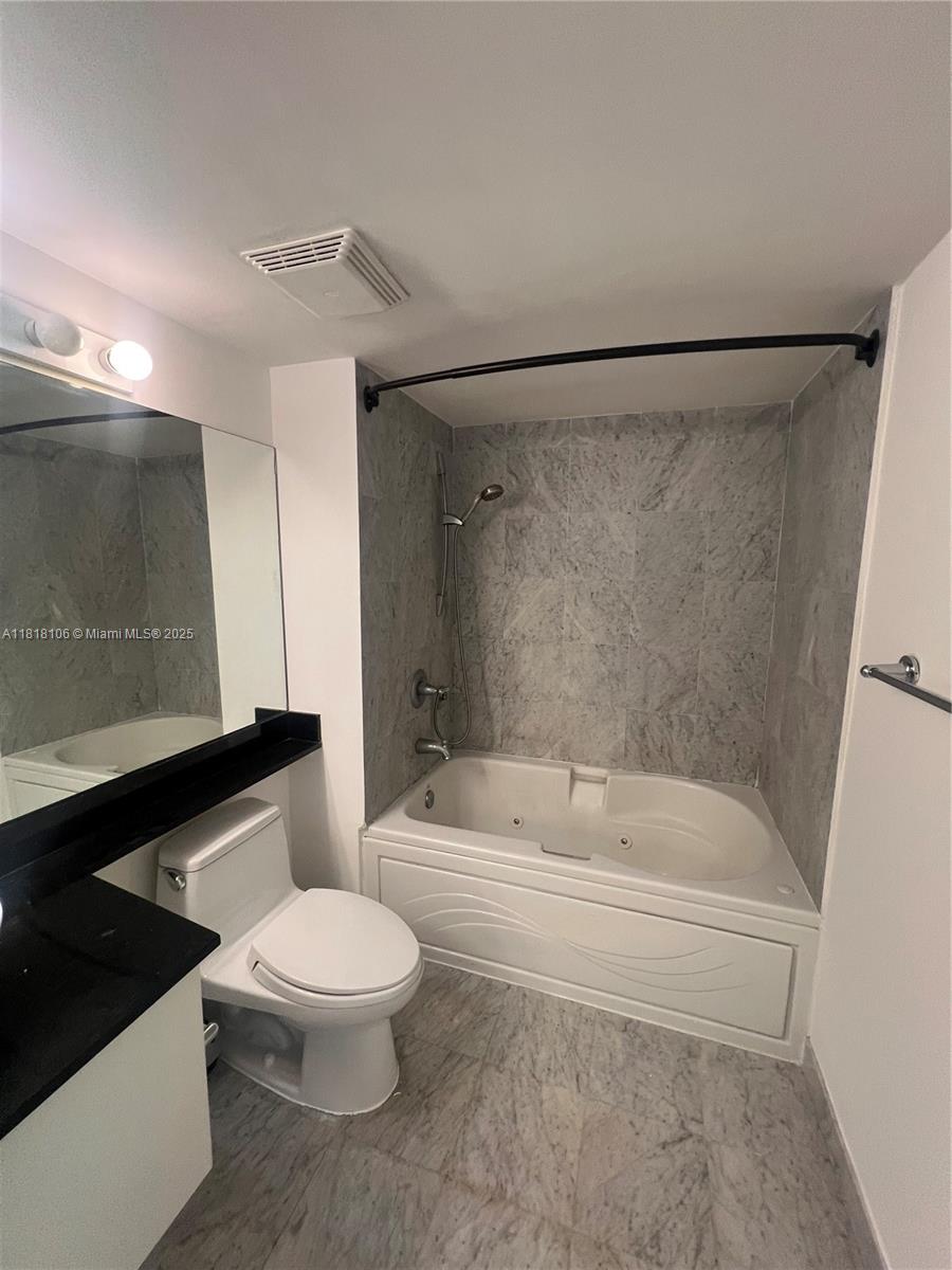 31 SE 5 ST #3004, Miami FL 33131