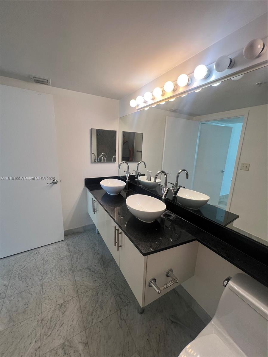 31 SE 5 ST #3004, Miami FL 33131