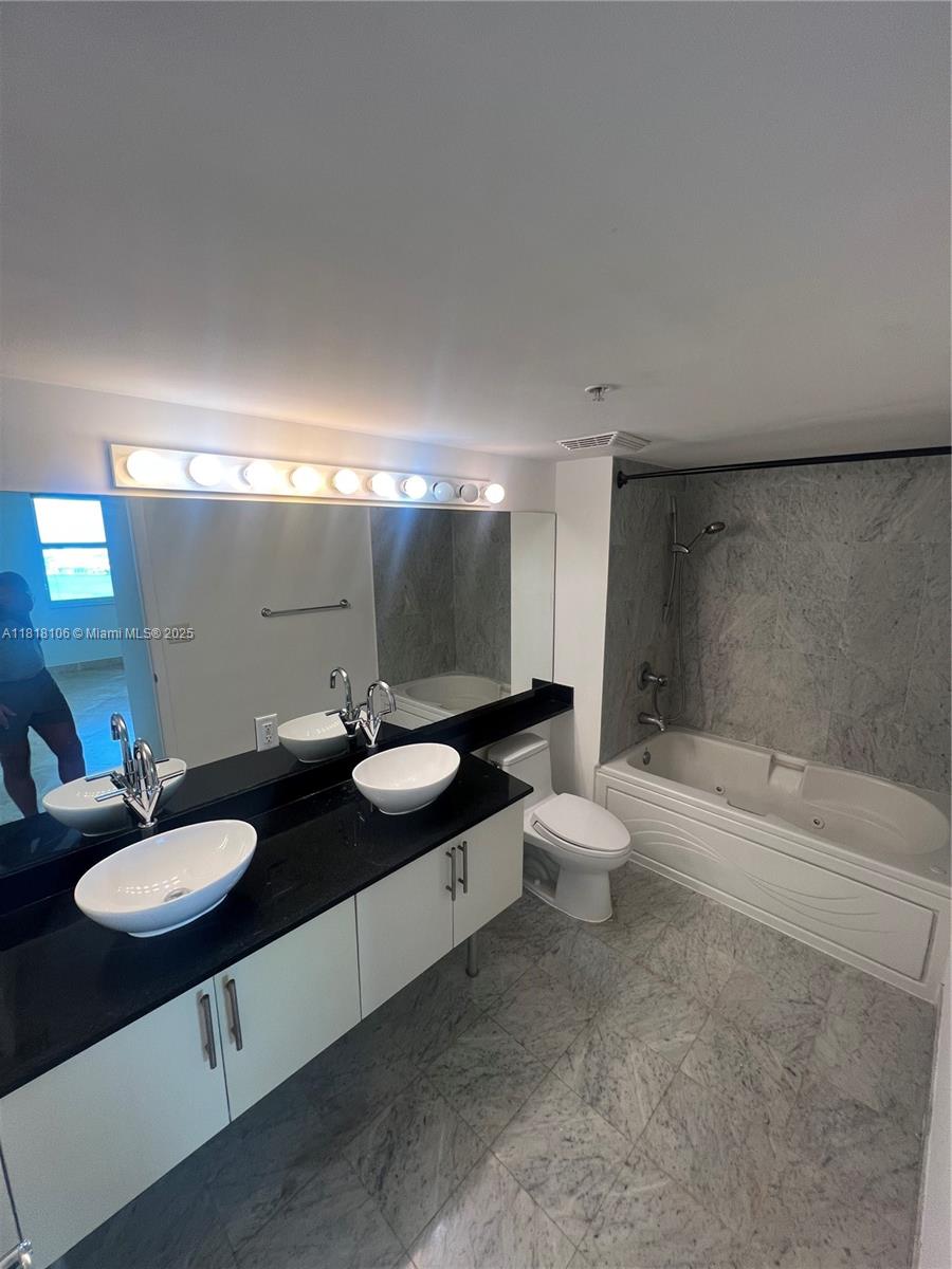 31 SE 5 ST #3004, Miami FL 33131