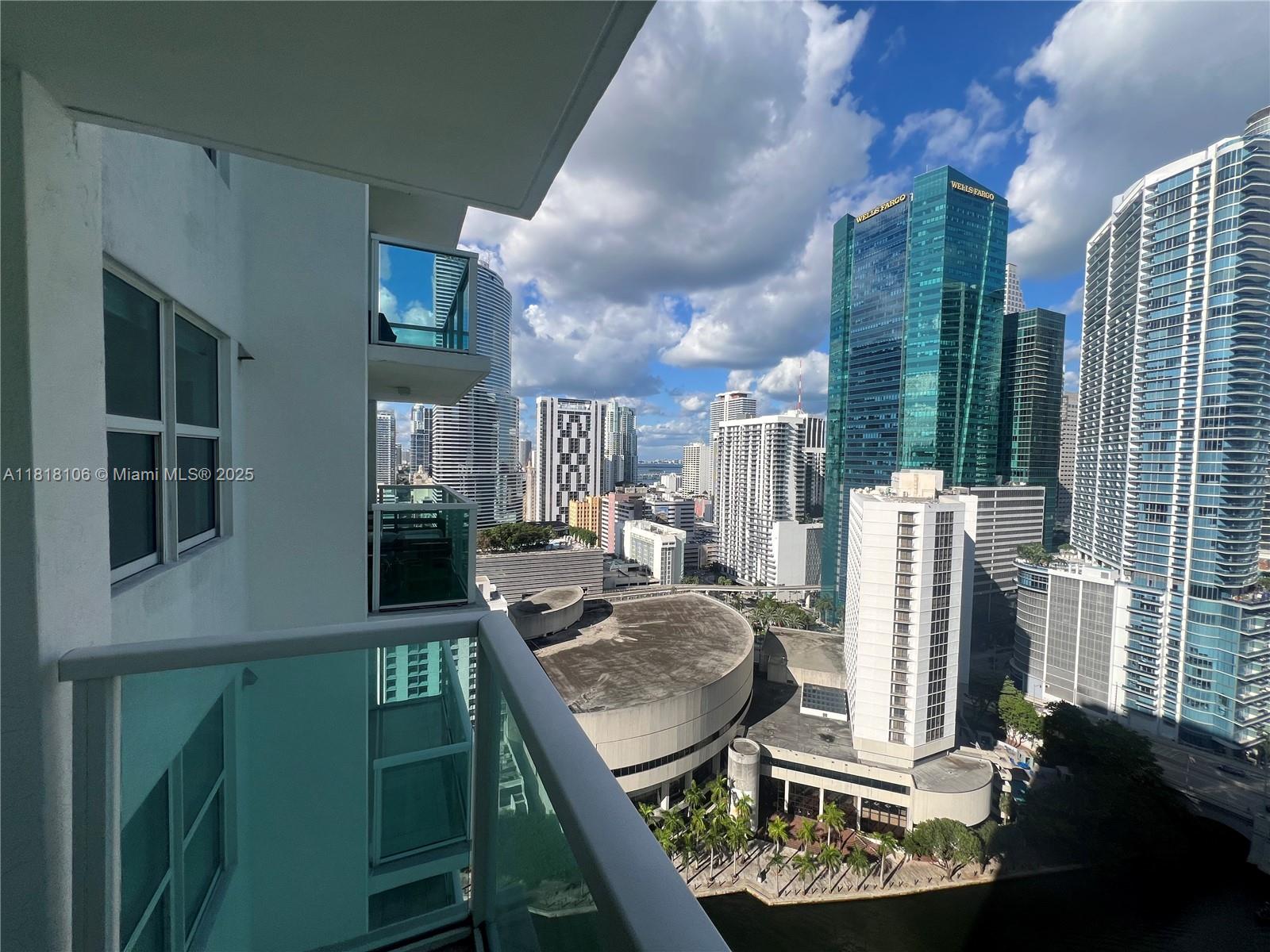 31 SE 5 ST #3004, Miami FL 33131