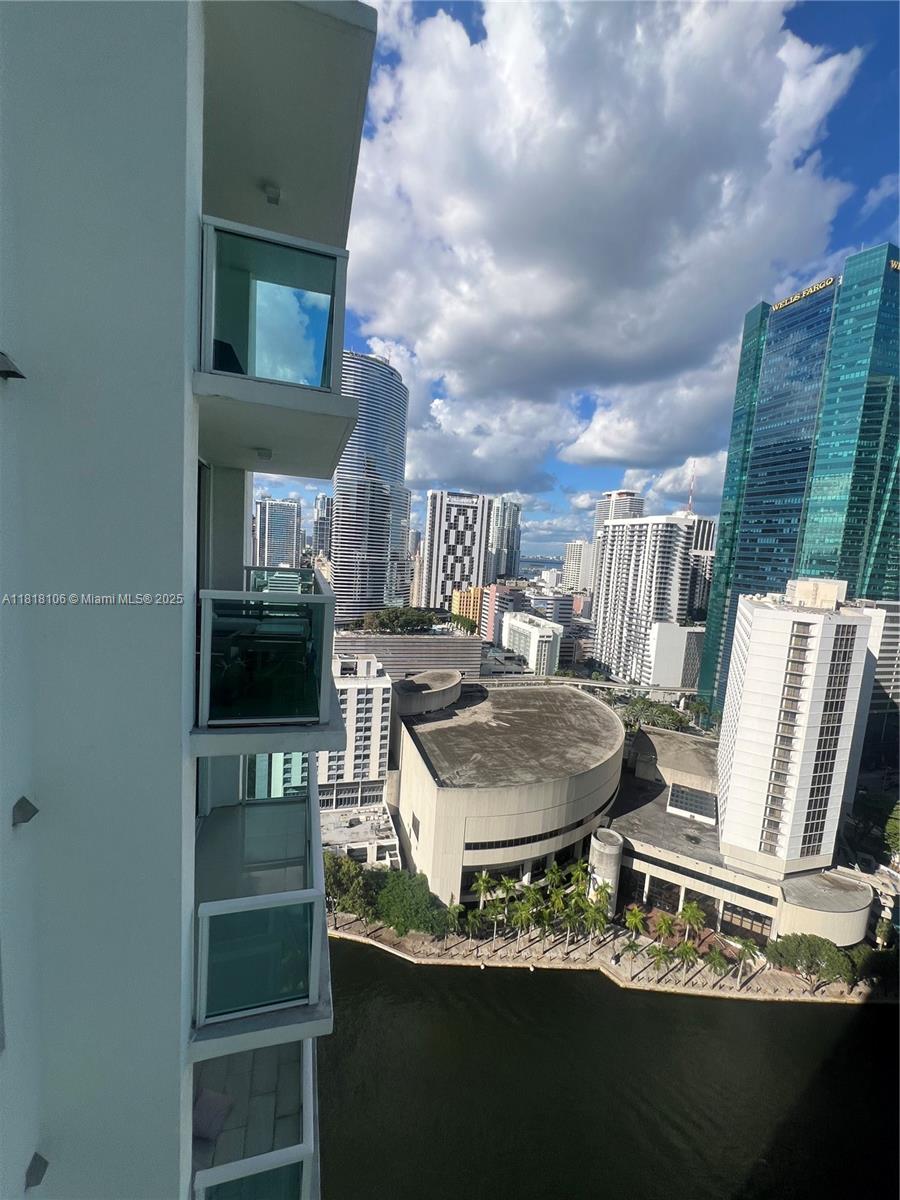 31 SE 5 ST #3004, Miami FL 33131