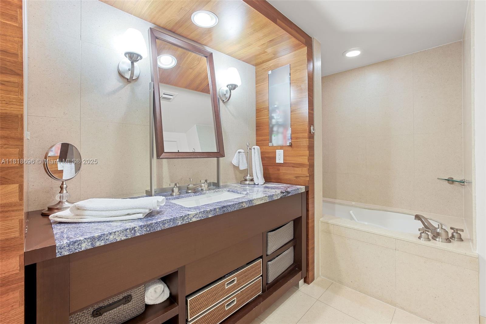6801 Collins Ave #1401 (Door Number), Miami Beach FL 33141