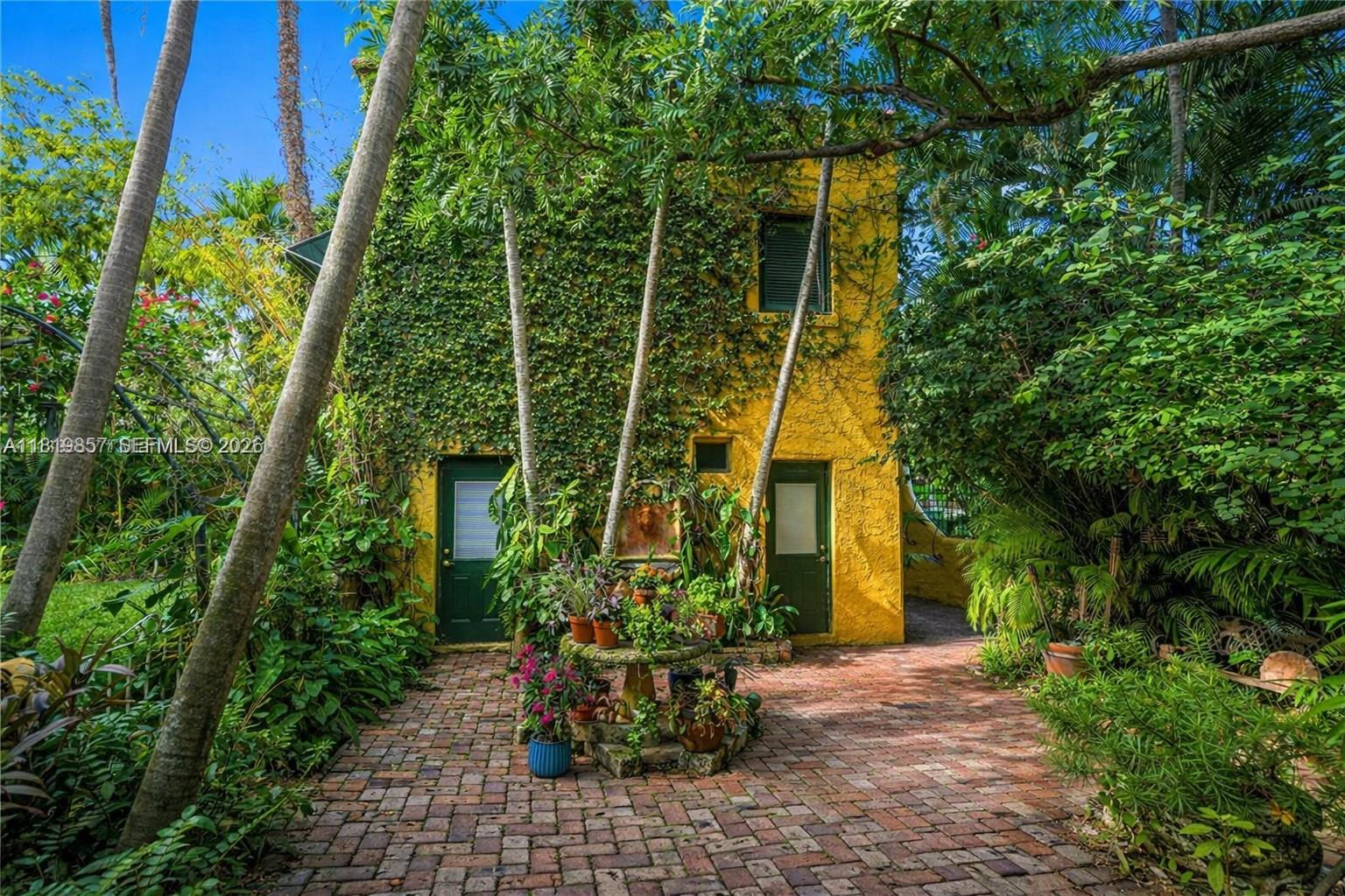 2050 Alton Rd, Miami Beach FL 33140