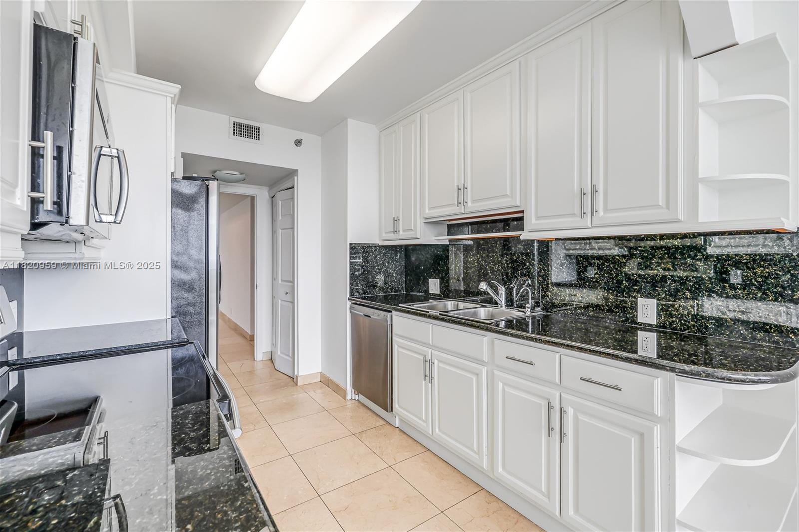 20281 E Country Club Dr #1412, Aventura FL 33180