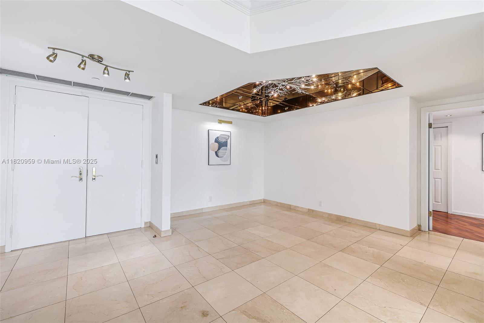 20281 E Country Club Dr #1412, Aventura FL 33180