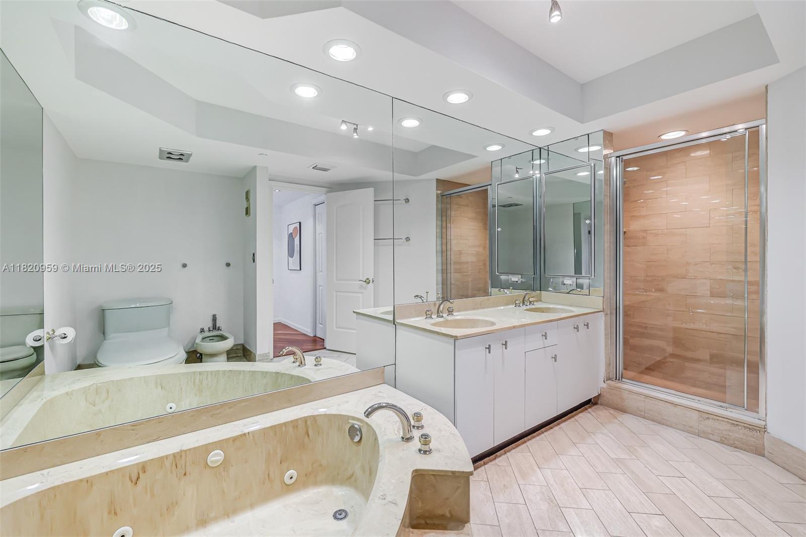 20281 E Country Club Dr #1412, Aventura FL 33180