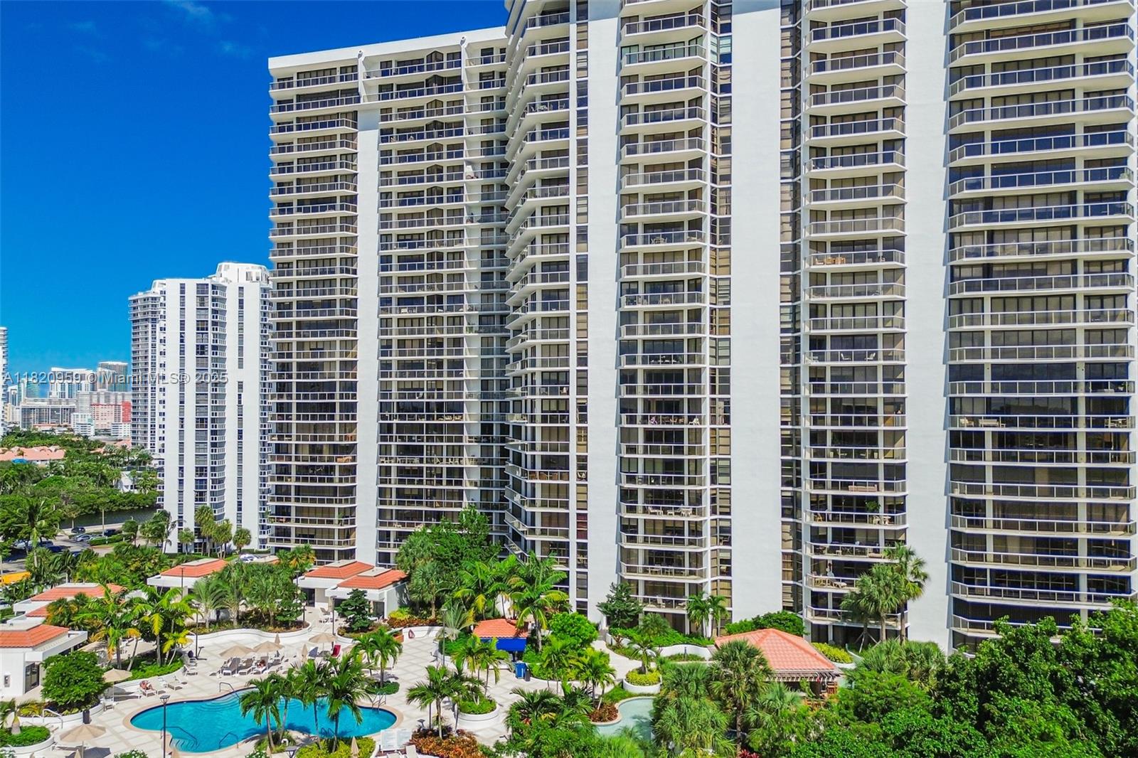 20281 E Country Club Dr #1412, Aventura FL 33180