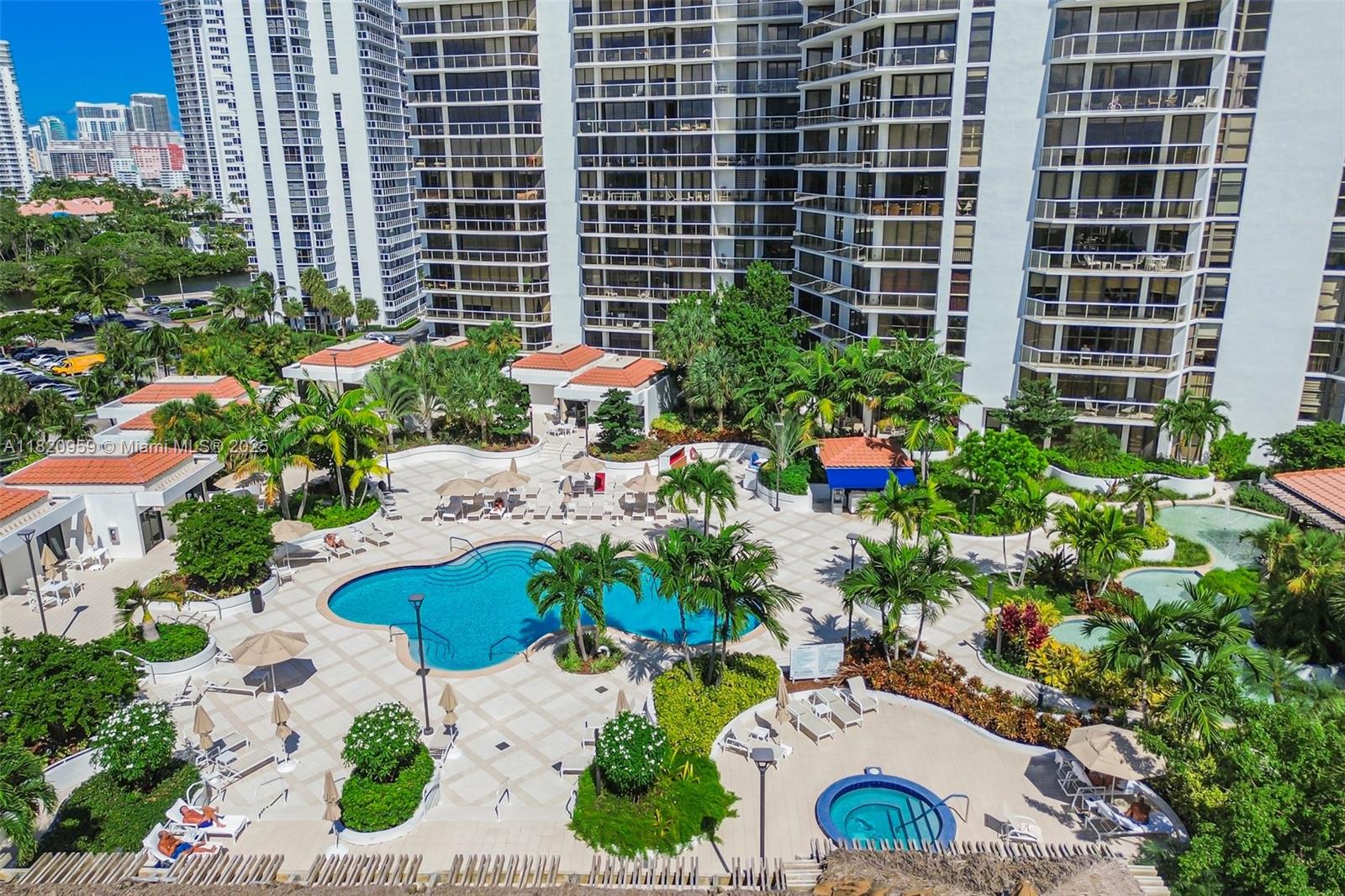 20281 E Country Club Dr #1412, Aventura FL 33180