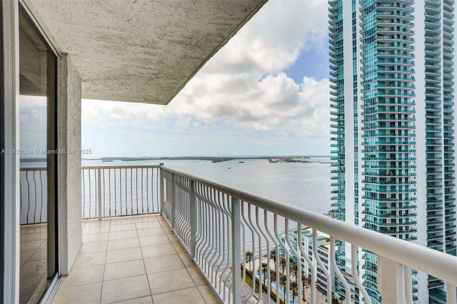 1200 Brickell Bay Dr #2501, Miami FL 33131