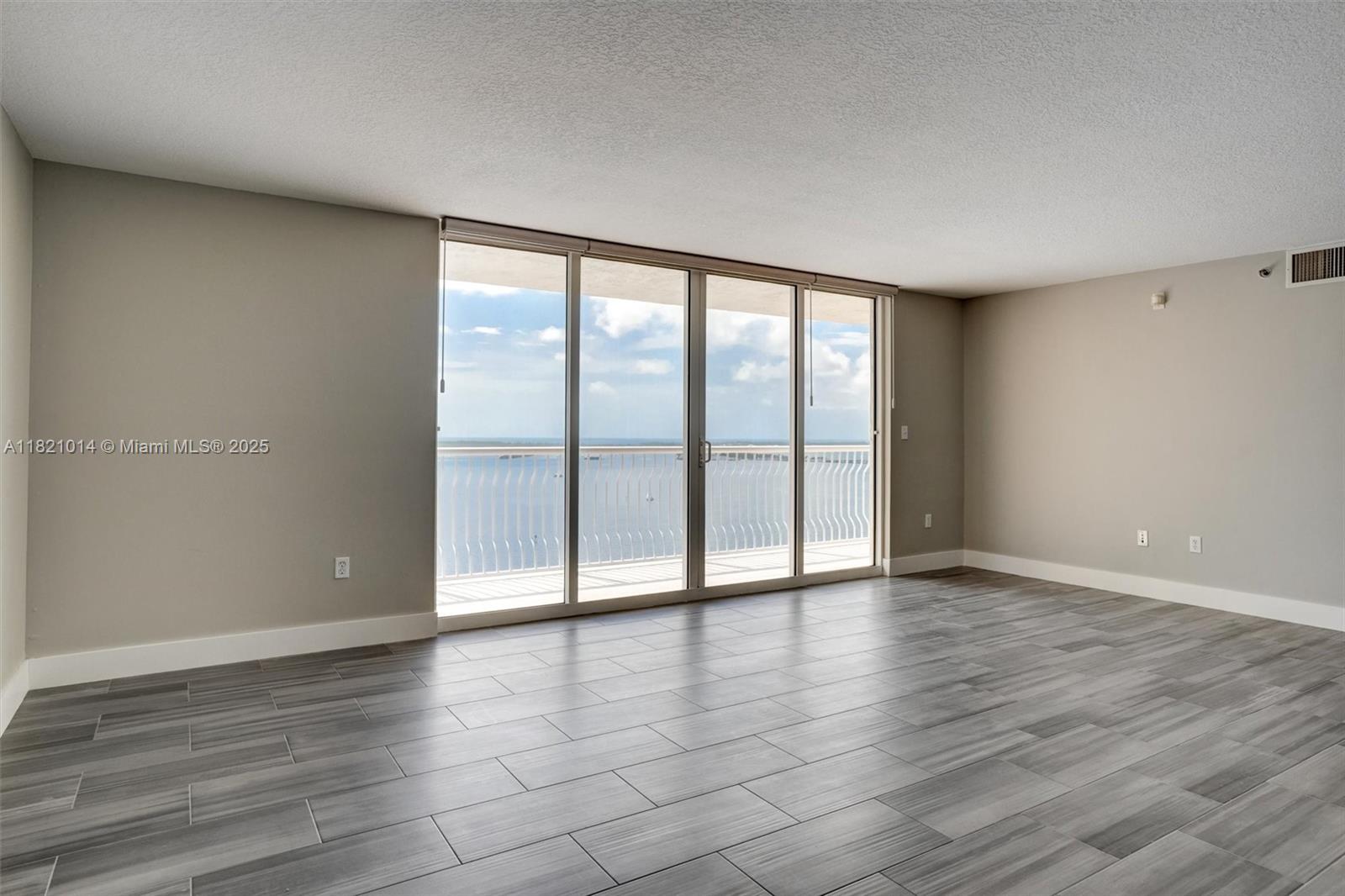 1200 Brickell Bay Dr #2501, Miami FL 33131