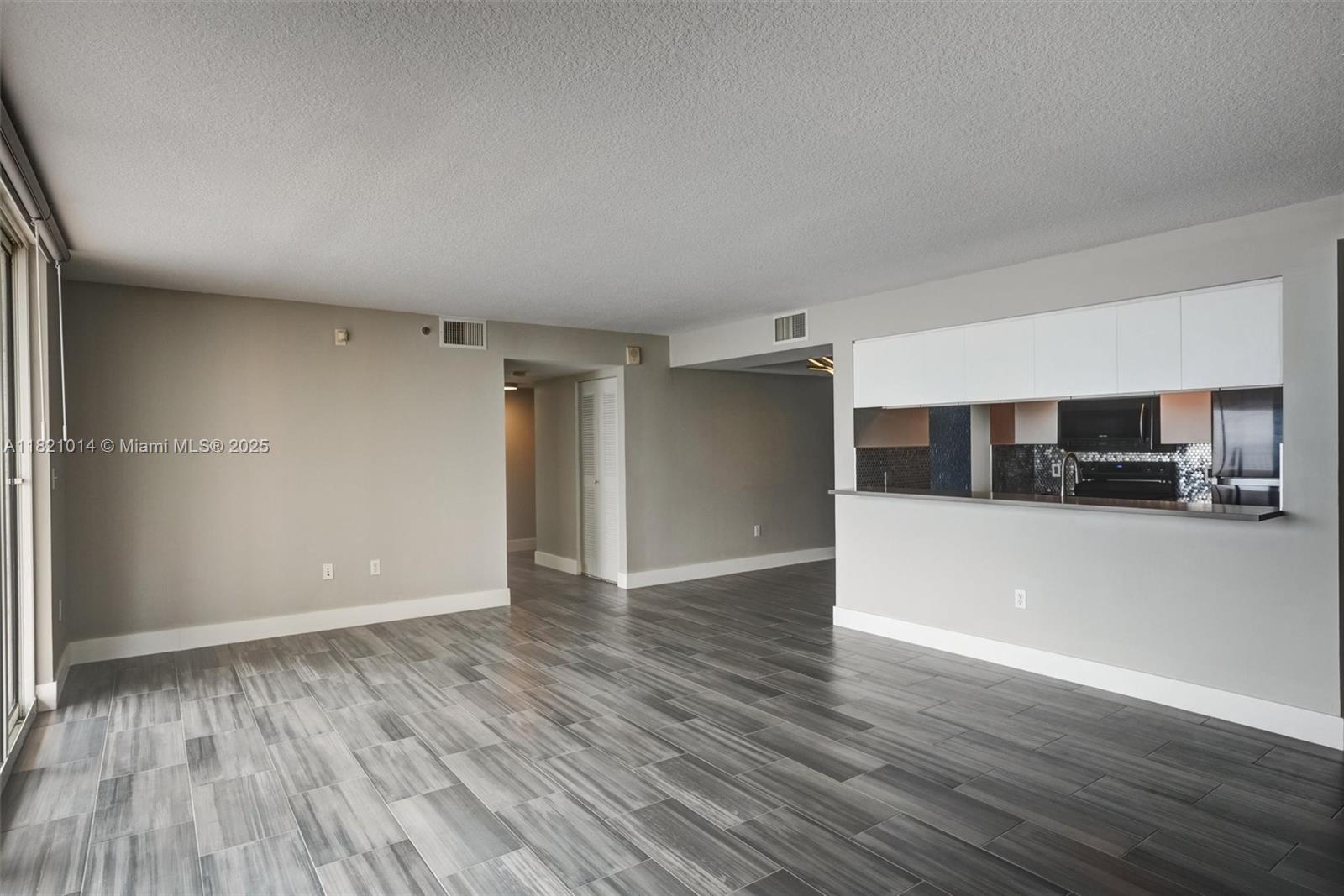 1200 Brickell Bay Dr #2501, Miami FL 33131