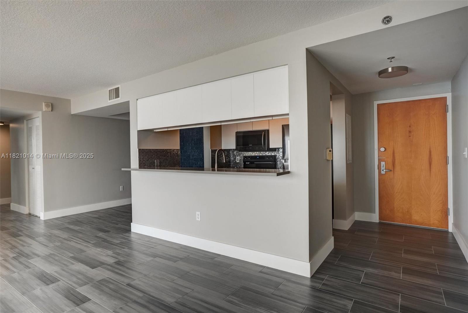 1200 Brickell Bay Dr #2501, Miami FL 33131