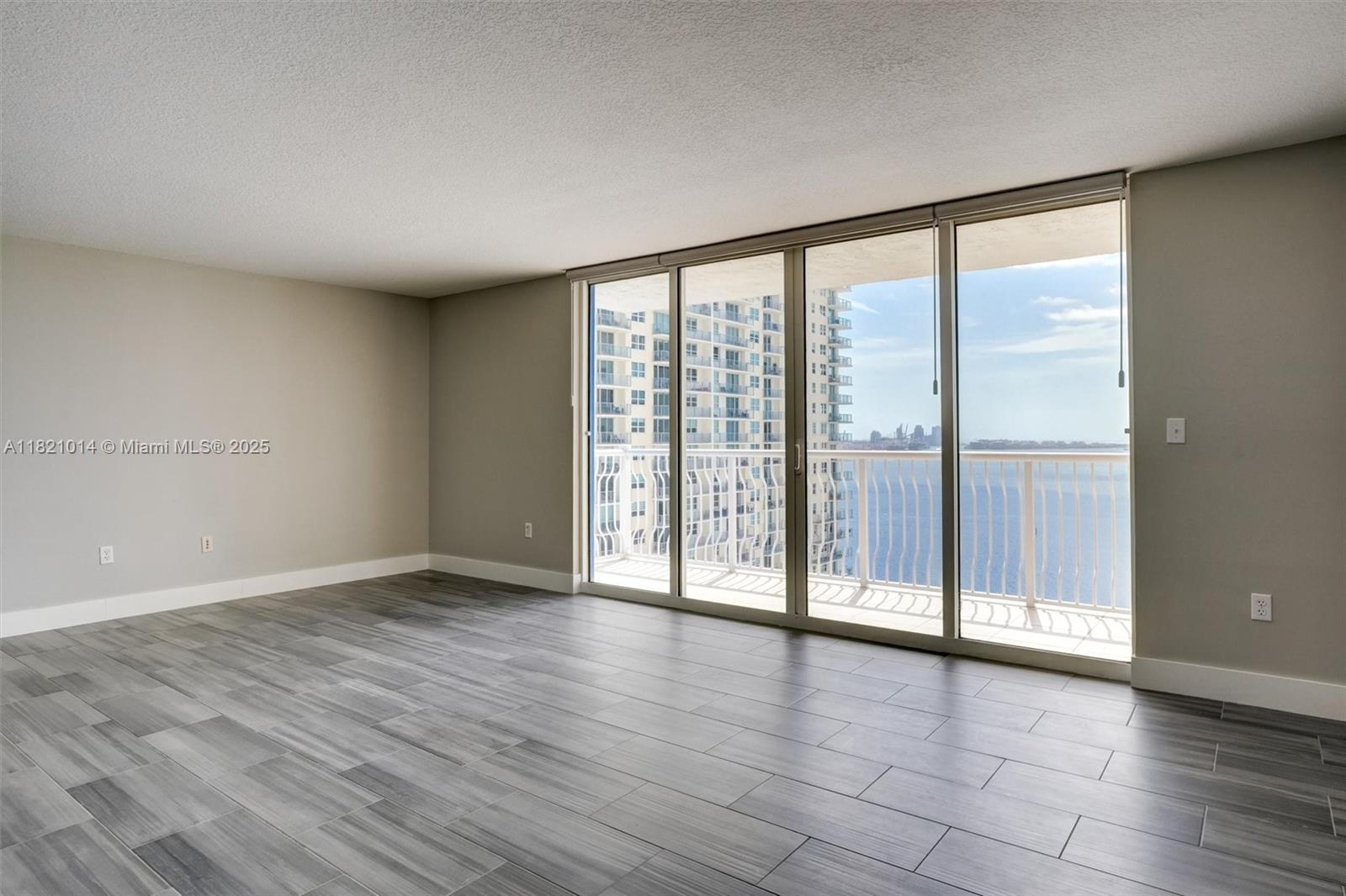 1200 Brickell Bay Dr #2501, Miami FL 33131