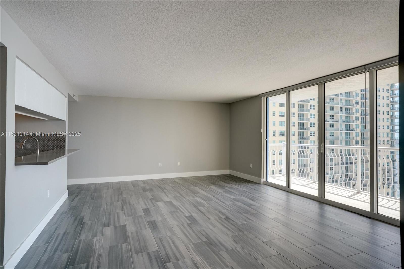 1200 Brickell Bay Dr #2501, Miami FL 33131