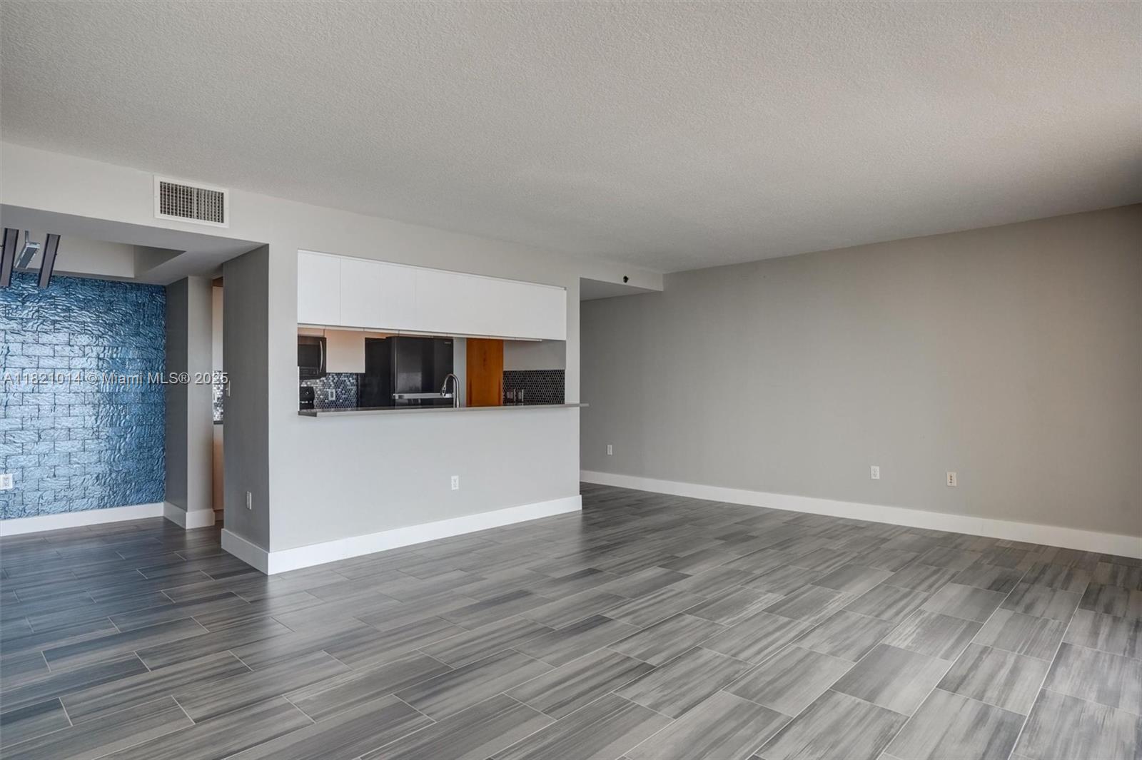 1200 Brickell Bay Dr #2501, Miami FL 33131