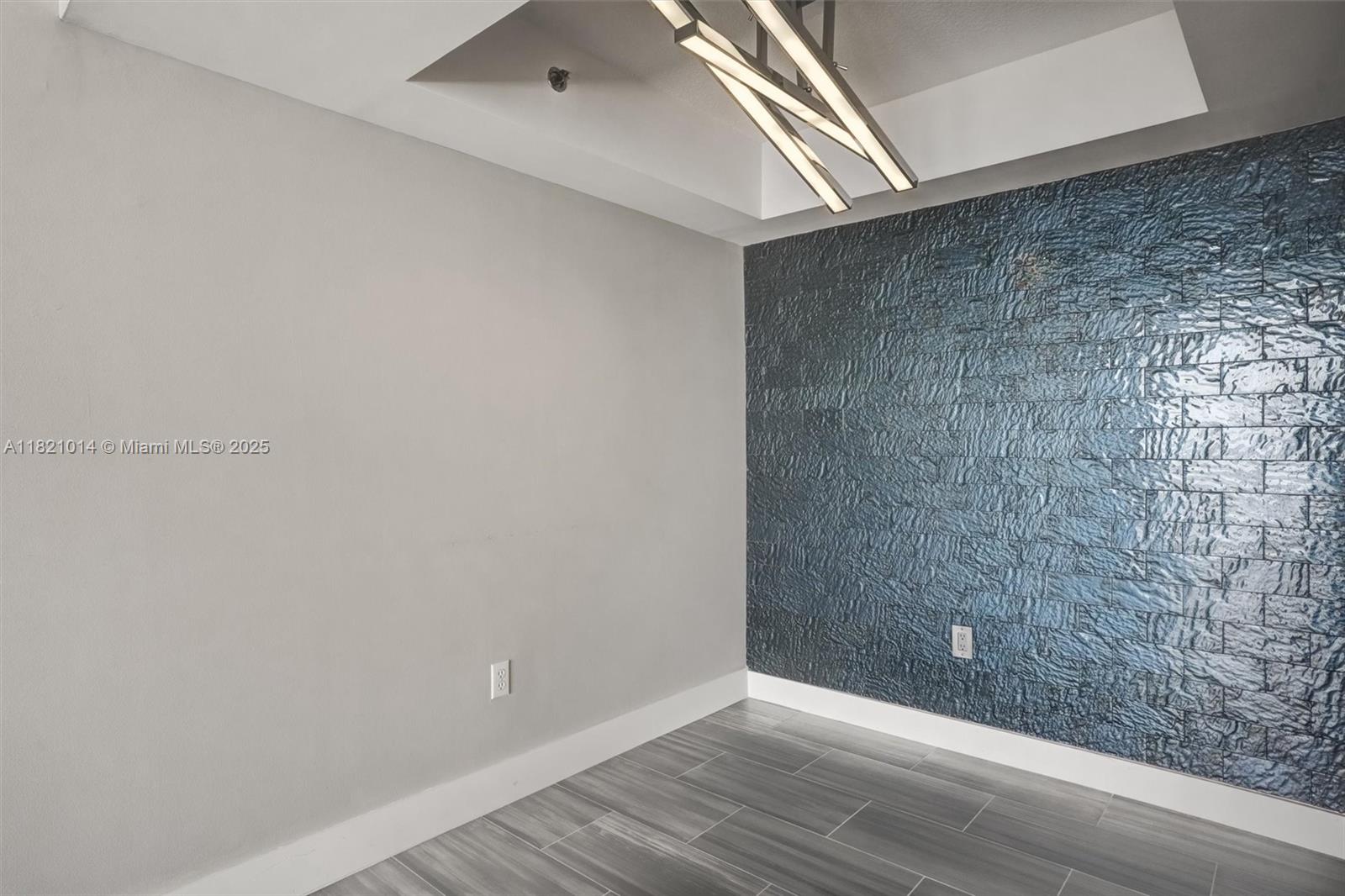 1200 Brickell Bay Dr #2501, Miami FL 33131