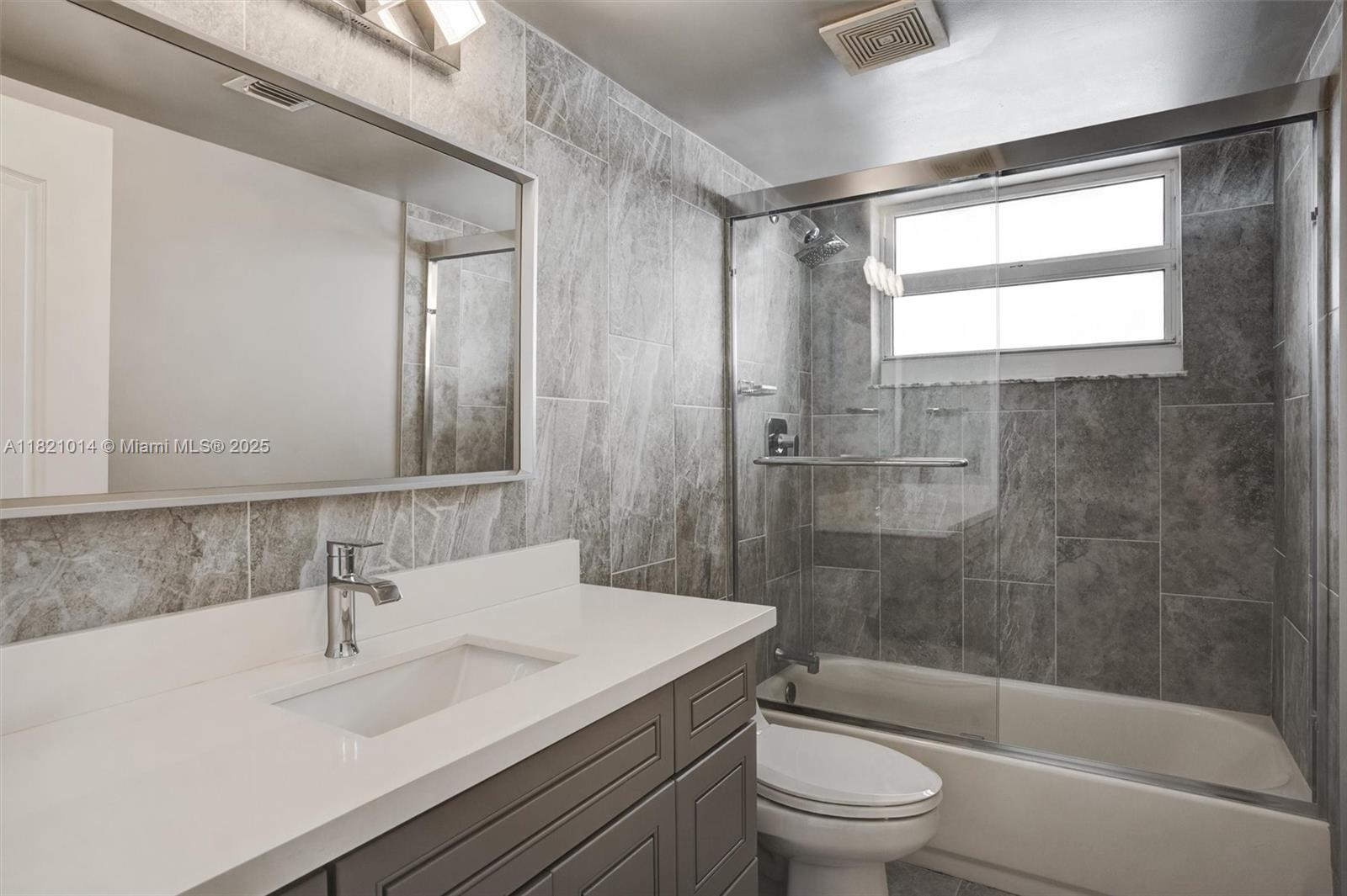 1200 Brickell Bay Dr #2501, Miami FL 33131