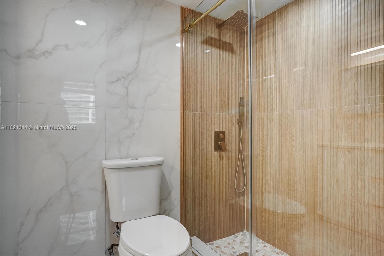 1200 Brickell Bay Dr #2501, Miami FL 33131