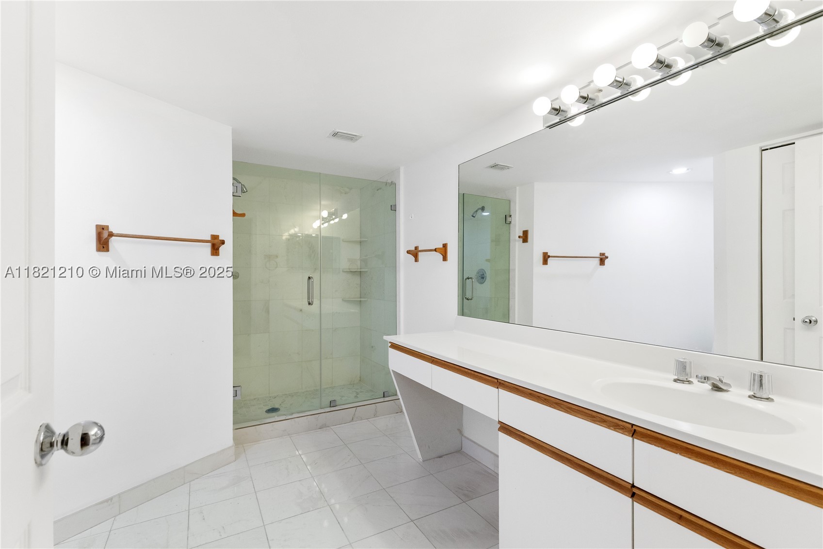 3530 Mystic Pointe Dr #2108, Aventura FL 33180