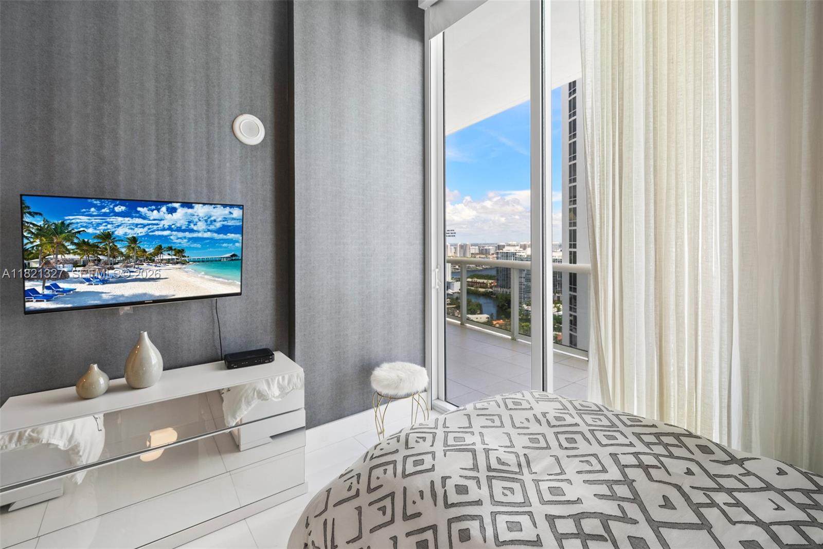 15901 Collins Ave #3302, Sunny Isles Beach FL 33160
