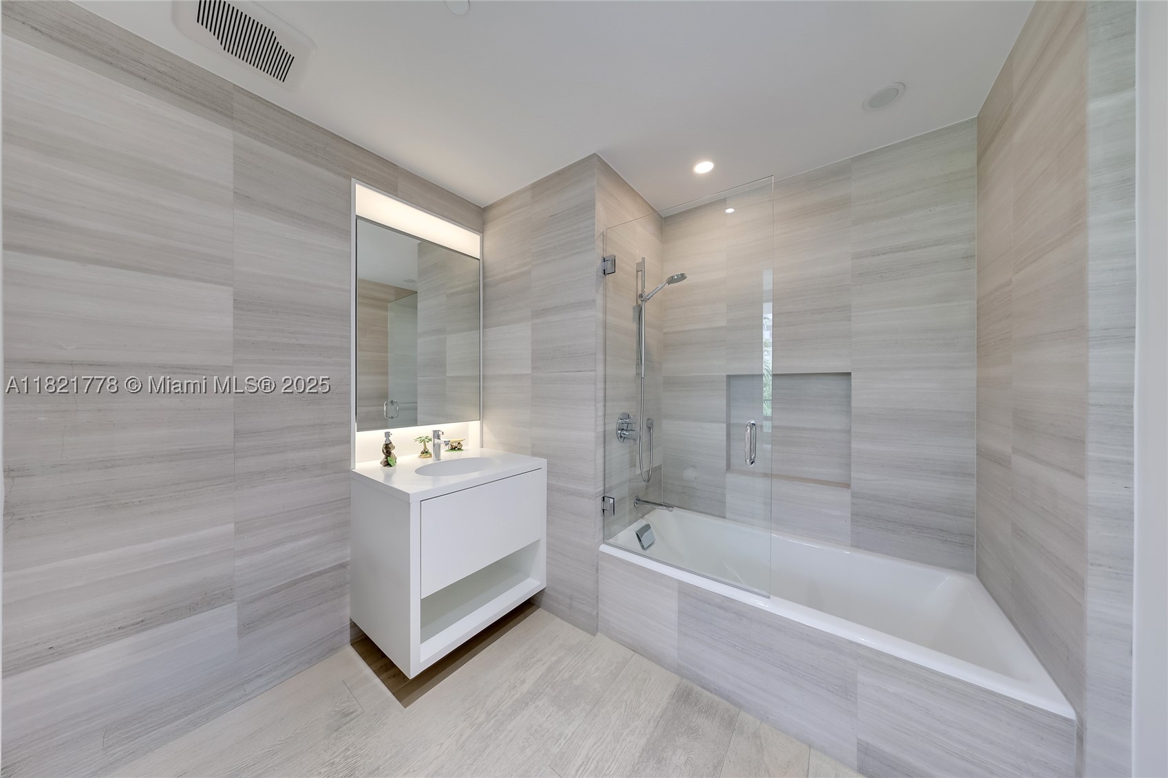 300 Collins Ave #3D, Miami Beach FL 33139
