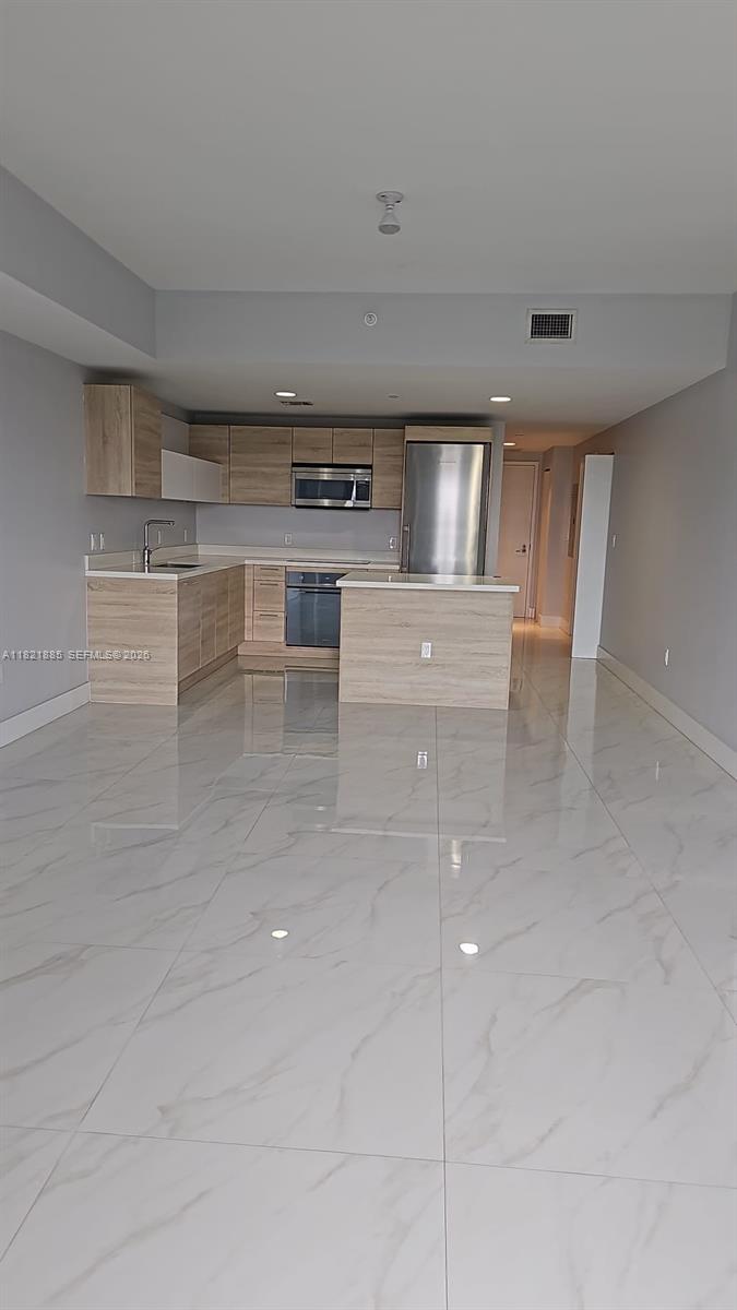 16385 Biscayne Blvd #902, North Miami Beach FL 33160