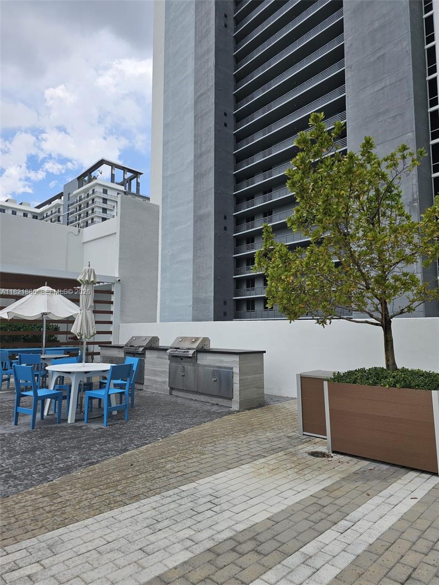 16385 Biscayne Blvd #902, North Miami Beach FL 33160