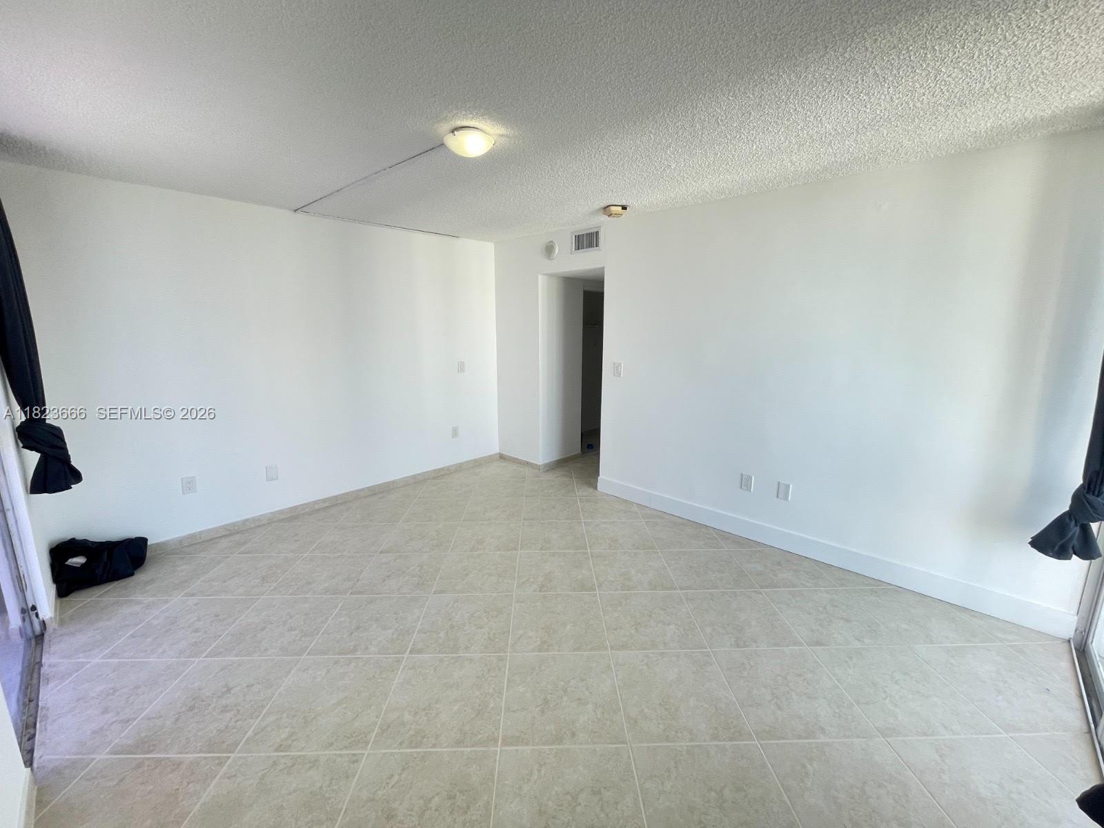 3731 N Country Club Dr #2023, Aventura FL 33180