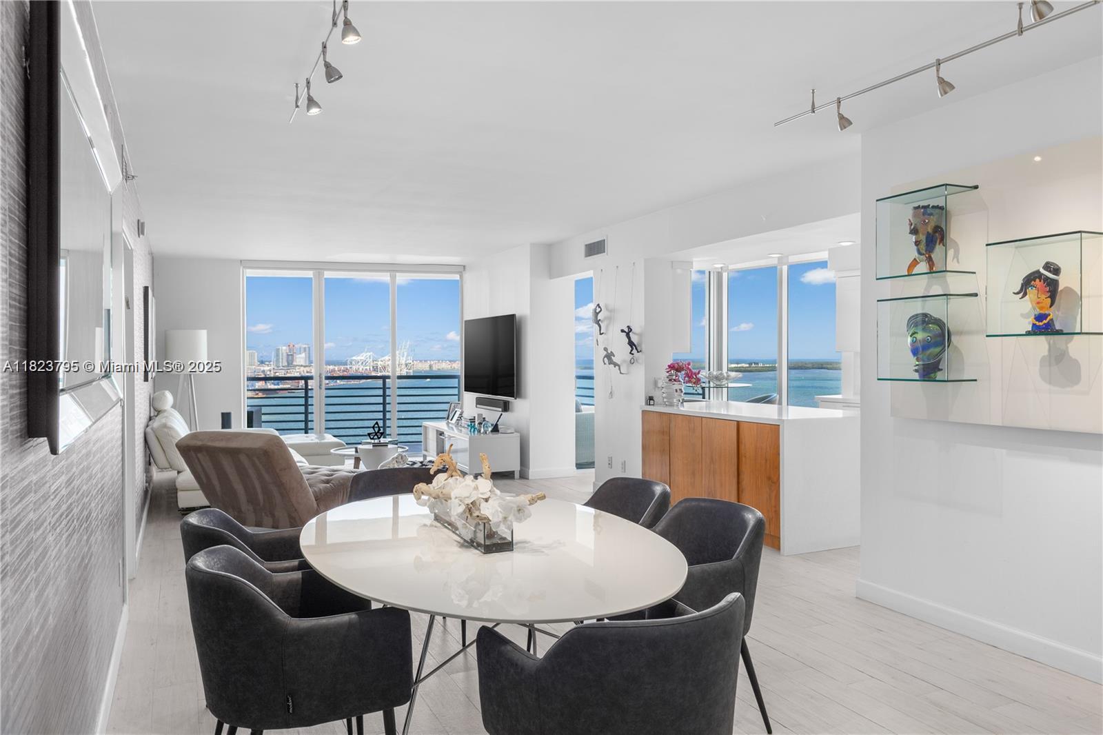 335 S Biscayne #2309, Miami FL 33131