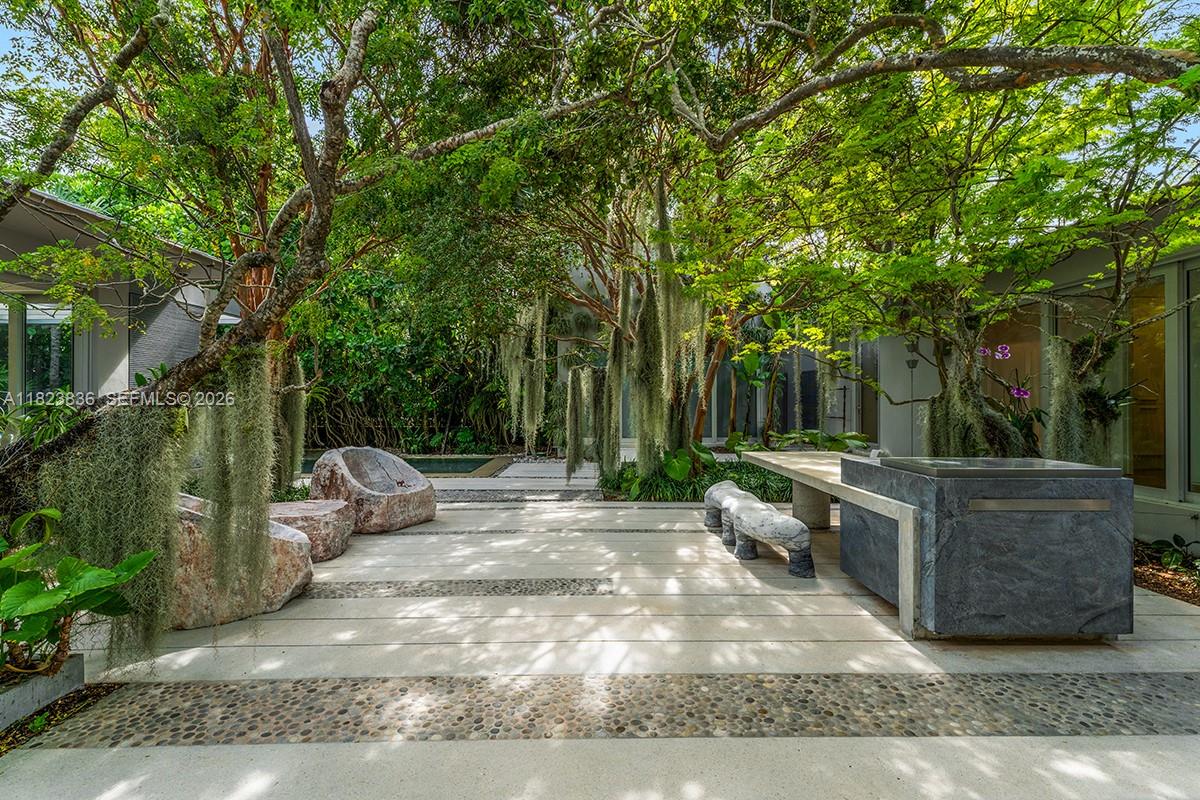 11 La Gorce Cir, Miami Beach FL 33141