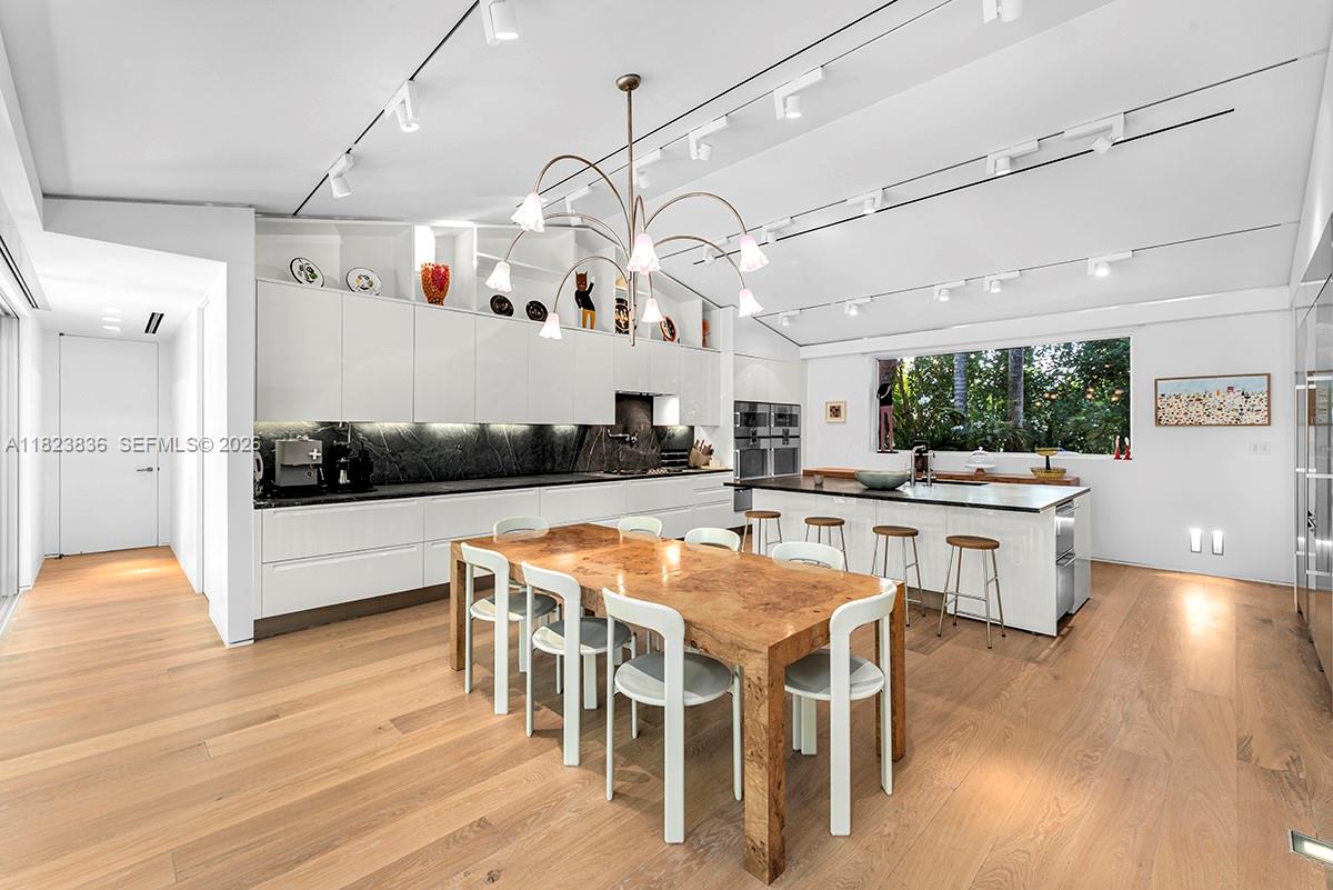 11 La Gorce Cir, Miami Beach FL 33141