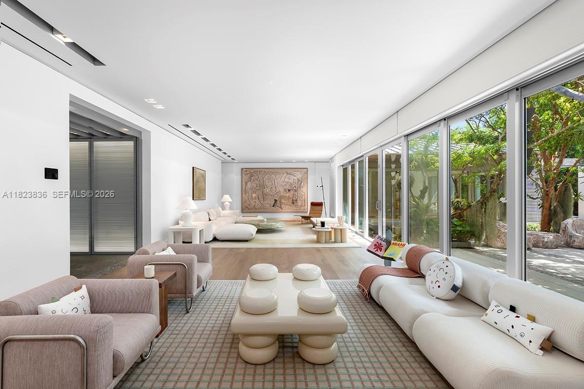 11 La Gorce Cir, Miami Beach FL 33141