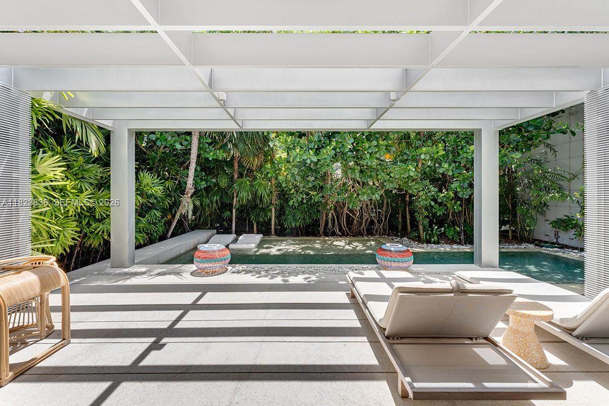11 La Gorce Cir, Miami Beach FL 33141