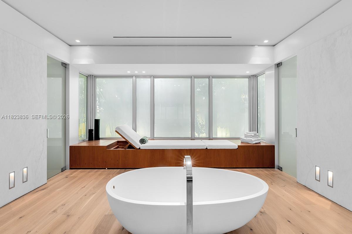 11 La Gorce Cir, Miami Beach FL 33141