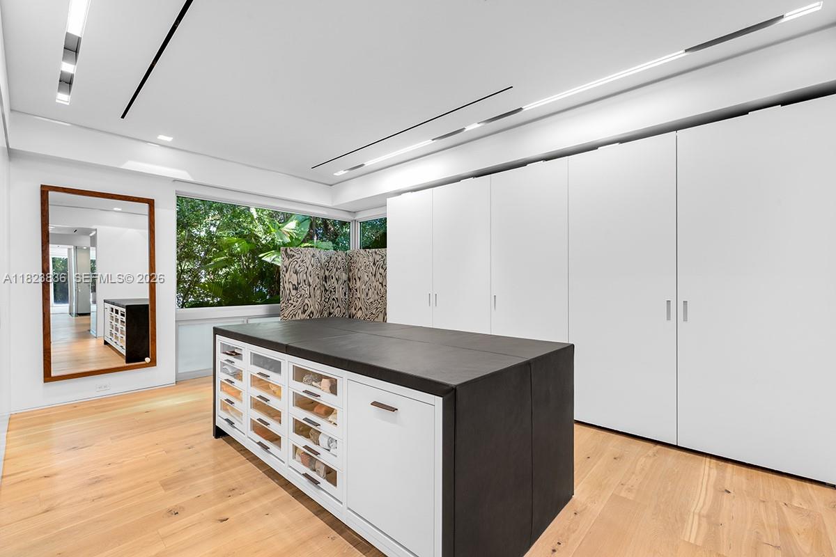 11 La Gorce Cir, Miami Beach FL 33141