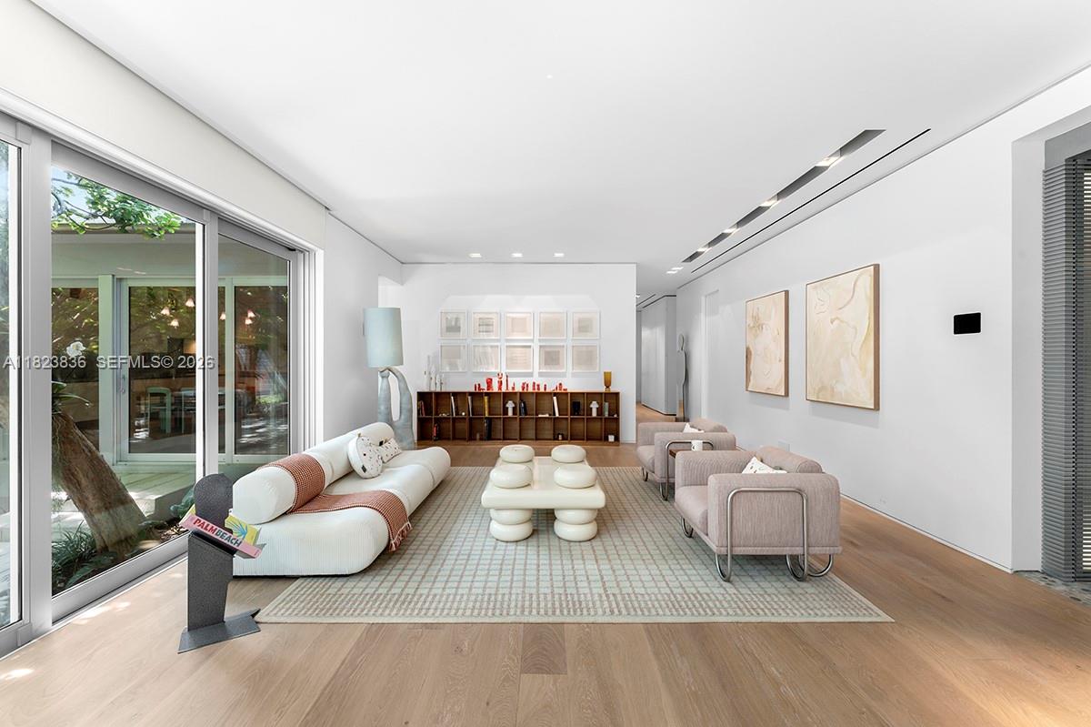 11 La Gorce Cir, Miami Beach FL 33141